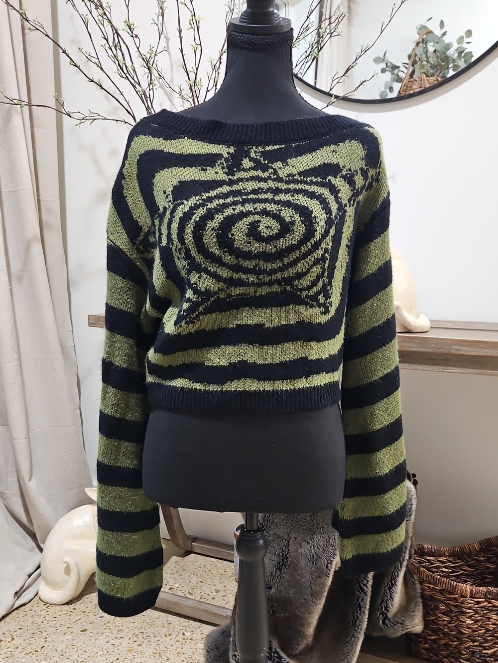 ROMWE Olive Green & Black Spiral-Stripe Crew Sweater. Size S